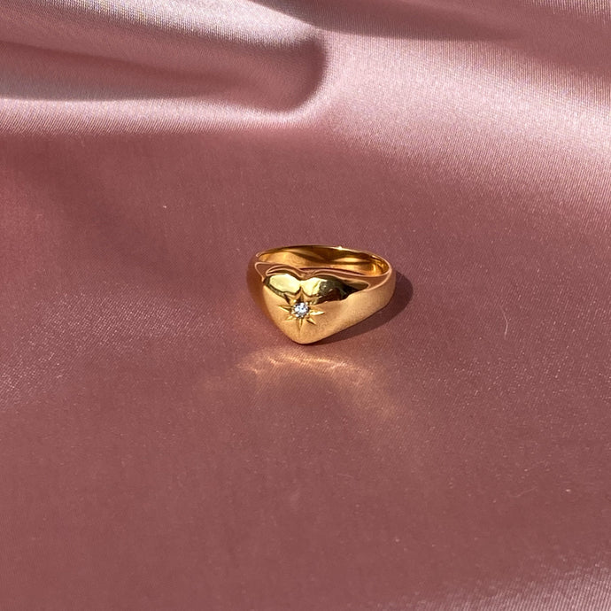 anillo de corazon y estrella en acero inoxidable con baño de oro 18K hipoalargénico y a prueba 