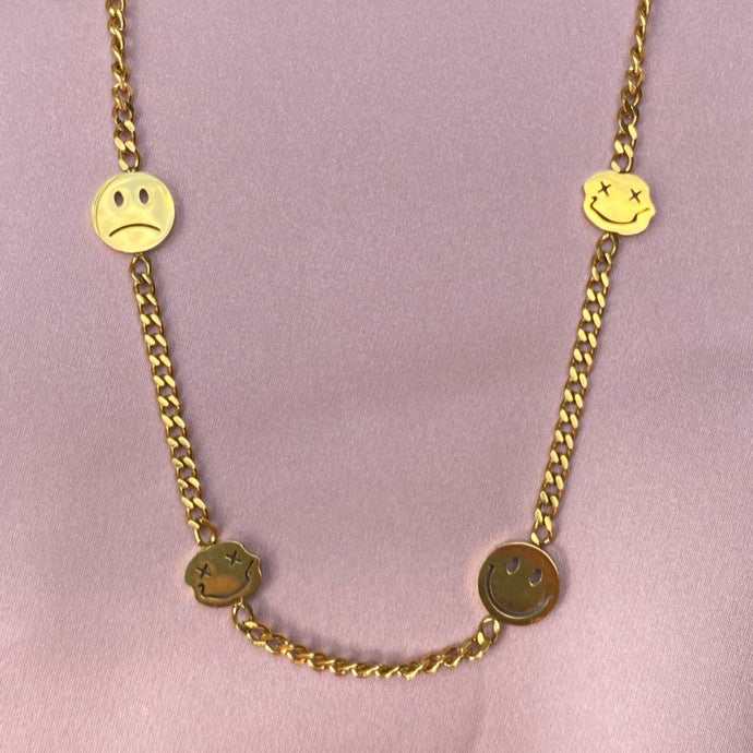 Collar de acero inoxidable con cara feliz y triste con baño en oro 18K de Lilith Jewelry Store